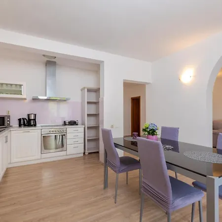 1574 Holiday home *
