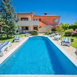 1574 * Santalezi