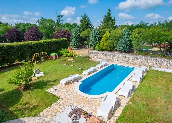 Semesterbostad 1574 Santalezi