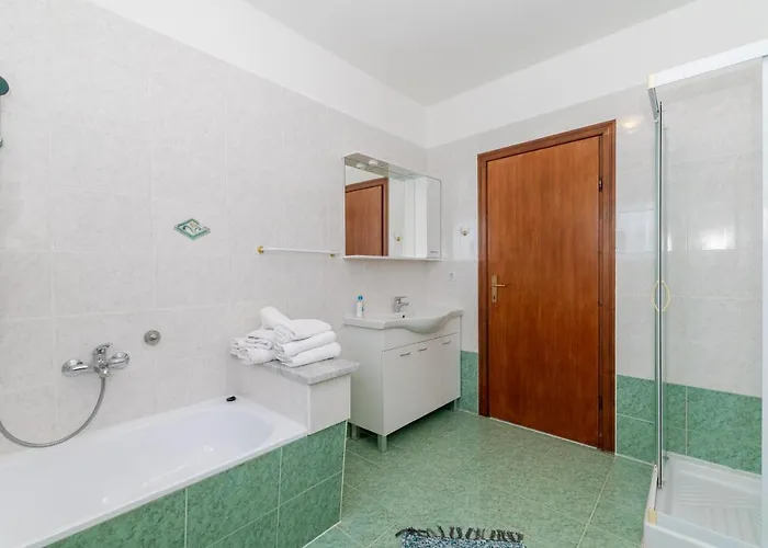 1574 Semesterbostad Santalezi